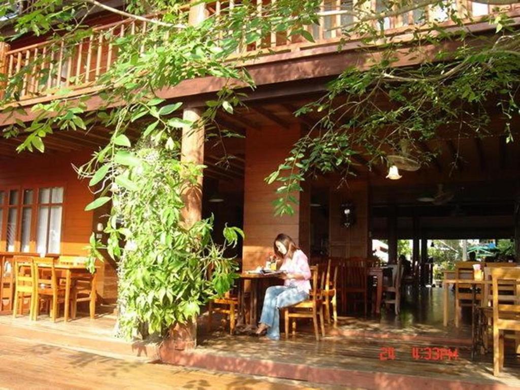 Riverhouse Hotel Mae Sariang Exterior foto